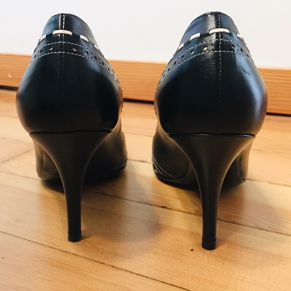 Ralph Lauren Collection B & W Leather Heels - Picture 4 of 15